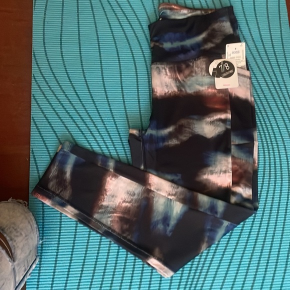 Alive Leggings - Picture 2 of 4